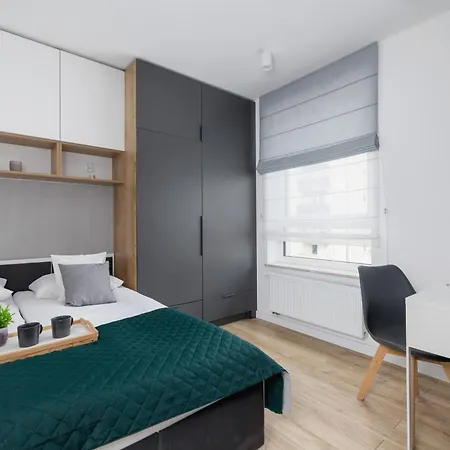 Apartman Black And Grey In Cracow With Balcony, Parking And Desk By Renters *