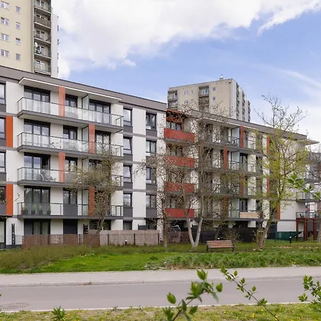 Apartman Black And Grey In Cracow With Balcony, Parking And Desk By Renters