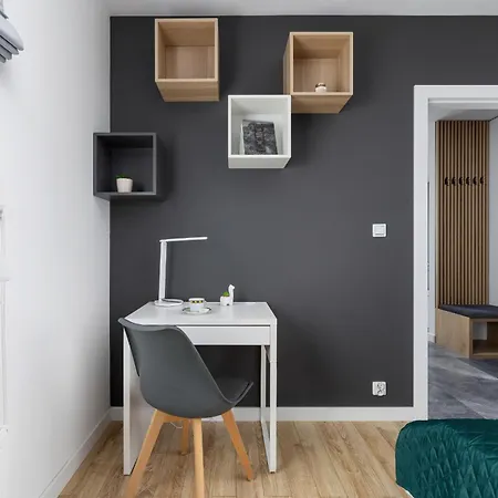 Apartman Black And Grey In Cracow With Balcony, Parking And Desk By Renters *