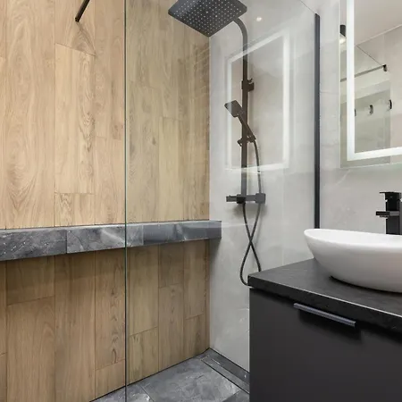 Black And Grey In Cracow With Balcony, Parking And Desk By Renters * Krakkó